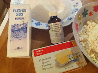 BANANA CREAM CAKE CON MERENGUE SUIZO DE BAILEYS