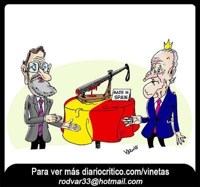 Los antidisturbios aporrean a quienes protestan contra el Congreso.