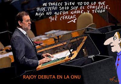 Los antidisturbios aporrean a quienes protestan contra el Congreso.