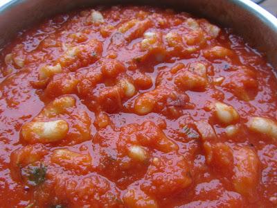 Alubias con tomate y jamón