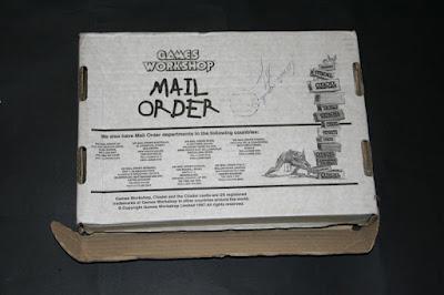 Trasera de la caja postal de Games Workshop 12x18,5x4,5 cm