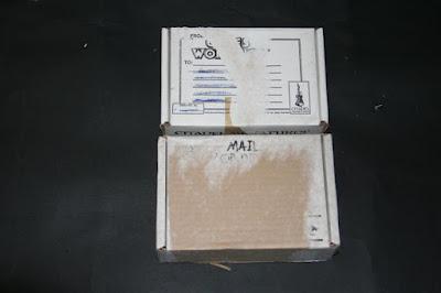 Frontal de la caja postal de Games Workshop 12x18,5x4,5 cm