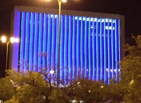 A-cero Projects Imágenes nocturnas de la fachada reformada de un emblemático edificio en Madrid