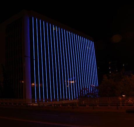 A-cero Projects Imágenes nocturnas de la fachada reformada de un emblemático edificio en Madrid