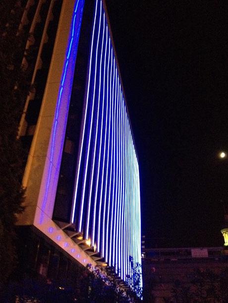 A-cero Projects Imágenes nocturnas de la fachada reformada de un emblemático edificio en Madrid