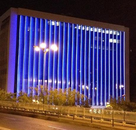 A-cero Projects Imágenes nocturnas de la fachada reformada de un emblemático edificio en Madrid