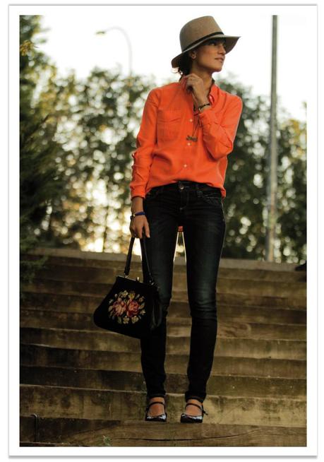 balamoda-sombrero-mango-camisa-naranja