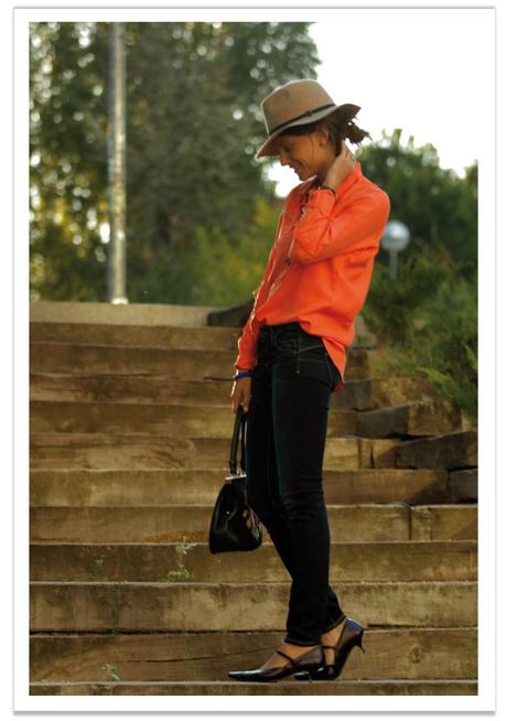 balamoda-sombrero-mango-camisa-naranja 2