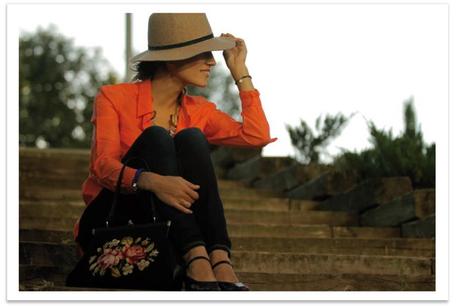 balamoda-sombrero-mango-camisa-naranja 7