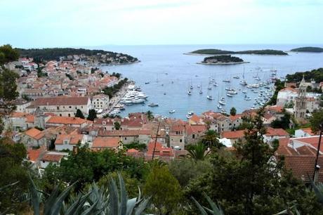 Vista del pueblo de Hvar desde la fortaleza