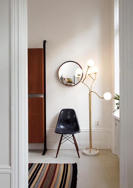 Blanco, negro y un poco de madera