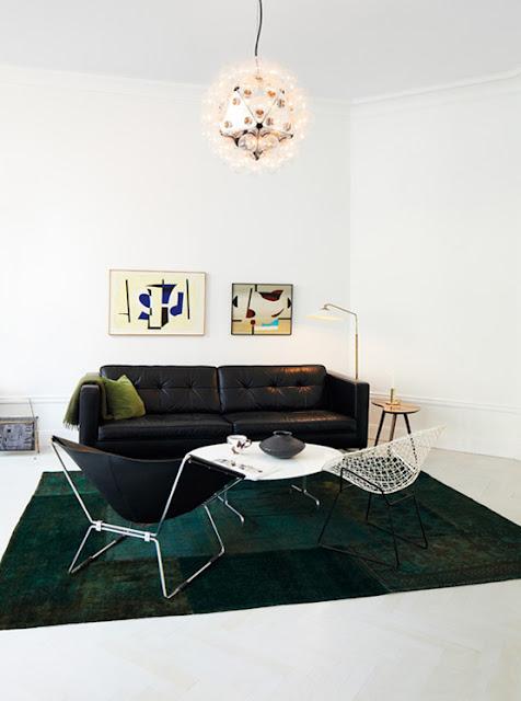 Blanco, negro y un poco de madera