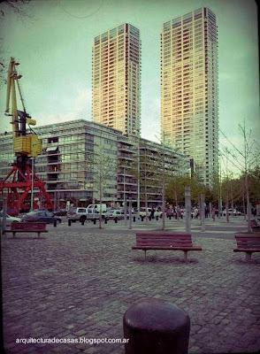 Arquitectura en un sector de Puerto Madero