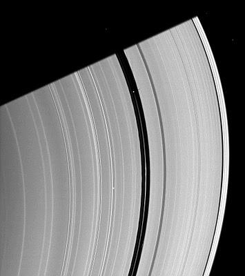 Sombras en los anillos de Saturno