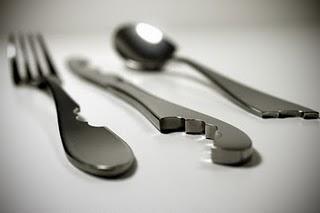 Me como hasta los cubiertos...