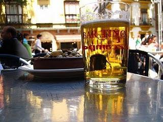 De firmas, premios y caracoles por Sevilla