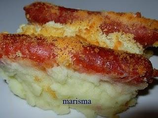 Salchichas rojas gratinadas