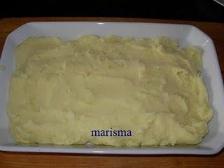 Salchichas rojas gratinadas