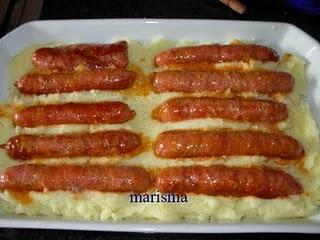 Salchichas rojas gratinadas