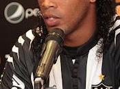 Como patrocinio puede perjudicar: mala jugada Ronaldinho.