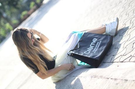 Wedge sneakers street style Blogger with sneakers