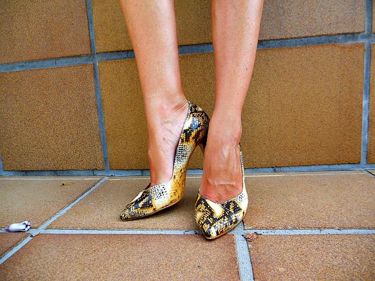 vestido con cremalleras