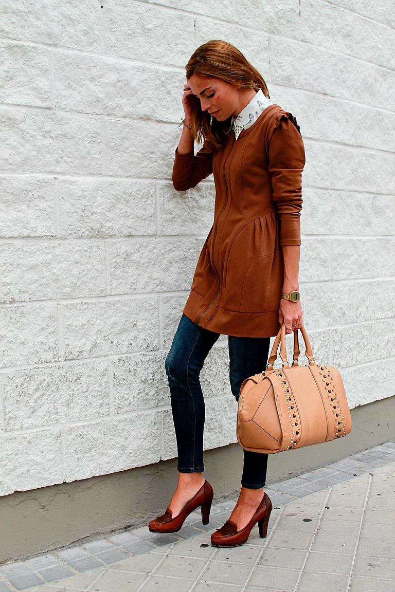 vestido/chaqueta con mocasin y tachuelas