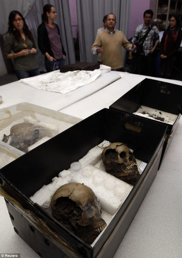 Encontrados 50 cráneos usados en sacrificios aztecas enterrados durante 500 años