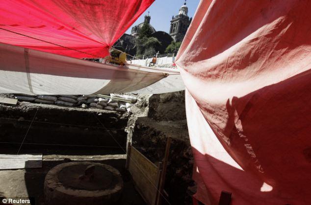 Encontrados 50 cráneos usados en sacrificios aztecas enterrados durante 500 años