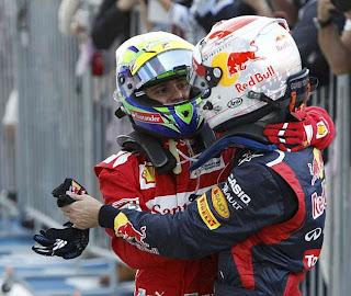 Vettel se recrea en Japón para ponerse en el cogote de un Alonso que abandona y Massa renace