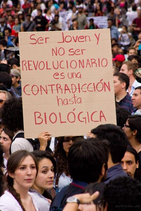 Jóvenes y abuelos no salen de fiesta juntos