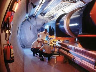 Roberto Flores Castillo, premiado por descubrimiento en el CERN