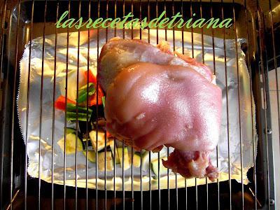 Codillo (Veprové koleno) con verduras asadas