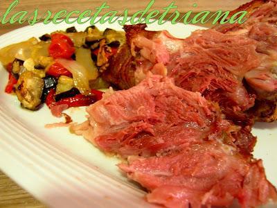 Codillo (Veprové koleno) con verduras asadas