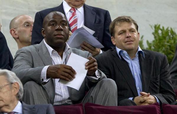 Magic Johnson, observó el Derby español.