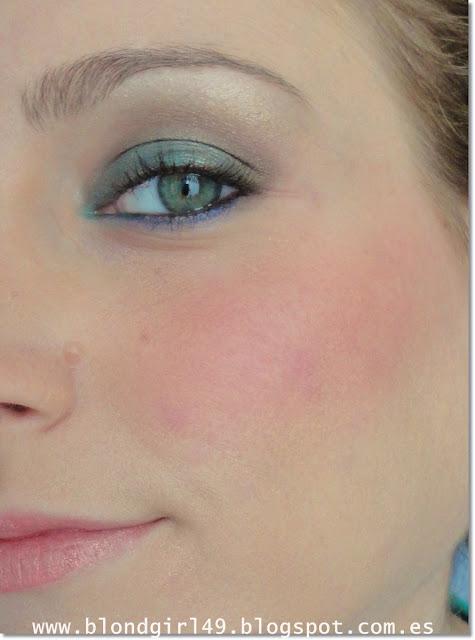 Look de maquillaje aguamarina