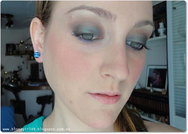 Look de maquillaje aguamarina