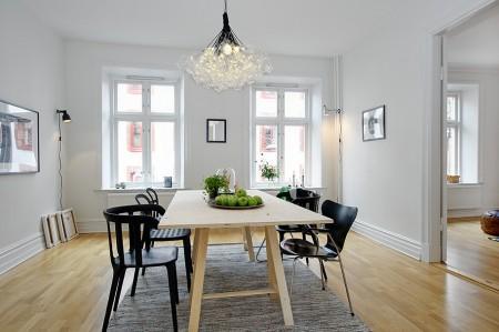 suelo de roble sillas de Ikea Reidar sillas de Ikea PS 2012 sillas de Ikea Silla 7 de Arne Jacobsen para Fritz Hansen lámpara de bombillas Estilo nórdico elegante estilo nórdico decoración diseños de interiores cocinas diseño de interiores diseño d interiores decoración y diseño de interiores decoración salones decoración salón decoración interiorismo decoración interiores decoración en blanco decoración del hogar decoración de diseño blog interiorismo blog decoración nórdica blog de interiores alta decoración 