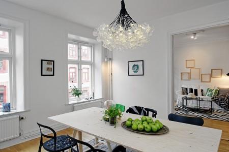 suelo de roble sillas de Ikea Reidar sillas de Ikea PS 2012 sillas de Ikea Silla 7 de Arne Jacobsen para Fritz Hansen lámpara de bombillas Estilo nórdico elegante estilo nórdico decoración diseños de interiores cocinas diseño de interiores diseño d interiores decoración y diseño de interiores decoración salones decoración salón decoración interiorismo decoración interiores decoración en blanco decoración del hogar decoración de diseño blog interiorismo blog decoración nórdica blog de interiores alta decoración 