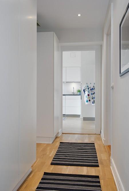 suelo de roble sillas de Ikea Reidar sillas de Ikea PS 2012 sillas de Ikea Silla 7 de Arne Jacobsen para Fritz Hansen lámpara de bombillas Estilo nórdico elegante estilo nórdico decoración diseños de interiores cocinas diseño de interiores diseño d interiores decoración y diseño de interiores decoración salones decoración salón decoración interiorismo decoración interiores decoración en blanco decoración del hogar decoración de diseño blog interiorismo blog decoración nórdica blog de interiores alta decoración 