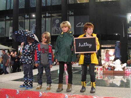 Éxito de la pasarela Petit Style Walking Éxito de la pasarela Petit Style Walking