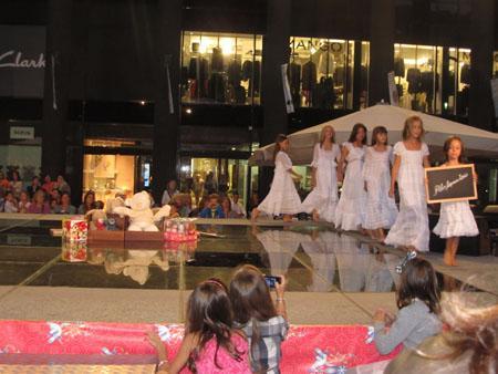 Éxito de la pasarela Petit Style Walking Éxito de la pasarela Petit Style Walking