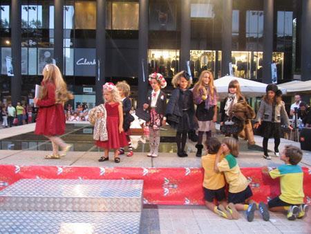 Éxito de la pasarela Petit Style Walking Éxito de la pasarela Petit Style Walking