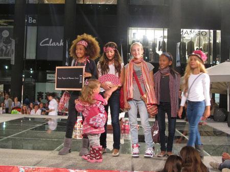 Éxito de la pasarela Petit Style Walking Éxito de la pasarela Petit Style Walking