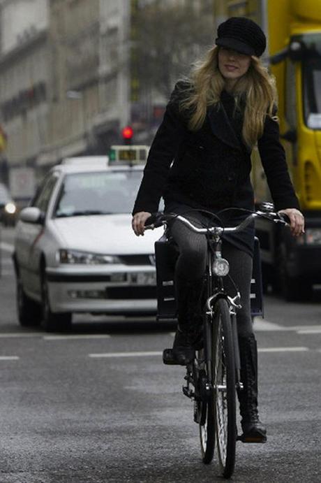 BIKER FASHION GIRL