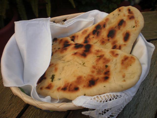 NAAN DE AJO Y CILANTRO  (PAN HINDU)