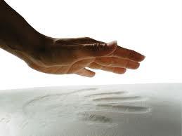 El colchón viscolástico es el más recomendado para los dolores de espalda