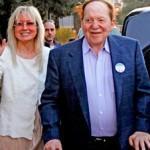 El multimillonario estadounidense Sheldon Adelson, junto a su esposa Miriam Ochsorn