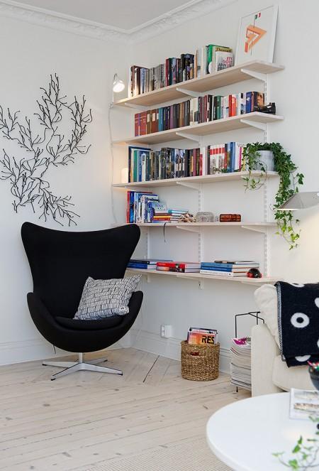 walking closet decoración walking closet textiles blanco y gris hogar suelo de madera claro sillas de diseño Silla 7 Arne Jacobsen fritz hansen papel pintado de Laura Ashley lámparas de diseño fotos walking closet farolillo redondo blanco estilo nórdico blog diseño nórdico diseño de interiores decorar paredes papel pintad decoración romántica decoración femenina decoración en blanco decoración de interiores decoración de dormitorios decoración blanco y gris deco blogger blog interiorismo nórdico blog decoración nórdica blog deco AJ de Arne Jacobsen 