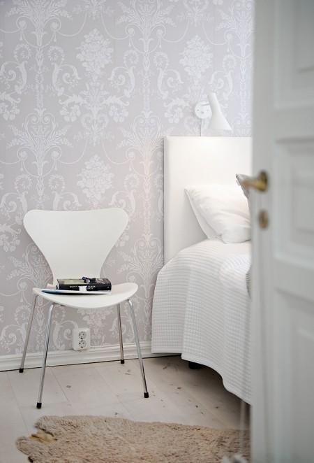 walking closet decoración walking closet textiles blanco y gris hogar suelo de madera claro sillas de diseño Silla 7 Arne Jacobsen fritz hansen papel pintado de Laura Ashley lámparas de diseño fotos walking closet farolillo redondo blanco estilo nórdico blog diseño nórdico diseño de interiores decorar paredes papel pintad decoración romántica decoración femenina decoración en blanco decoración de interiores decoración de dormitorios decoración blanco y gris deco blogger blog interiorismo nórdico blog decoración nórdica blog deco AJ de Arne Jacobsen 